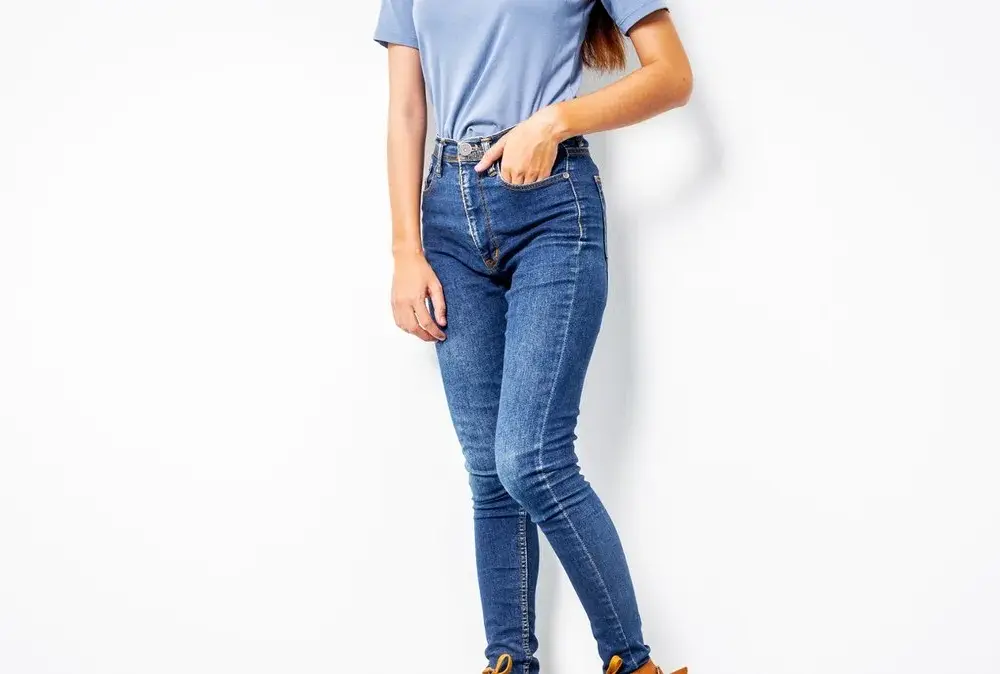 Super skinny co to znaczy – definicja, moda i kontrowersje wokół terminu