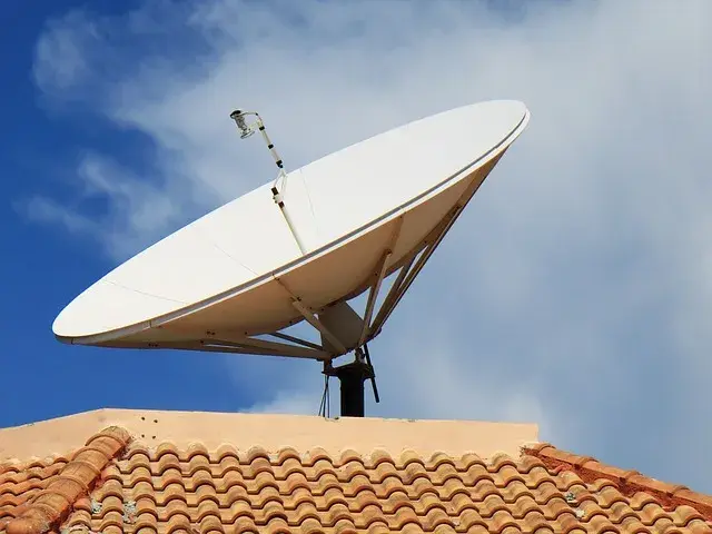 Antena satelitarna 120 cm czy warto? Odkryj jej zalety i wady