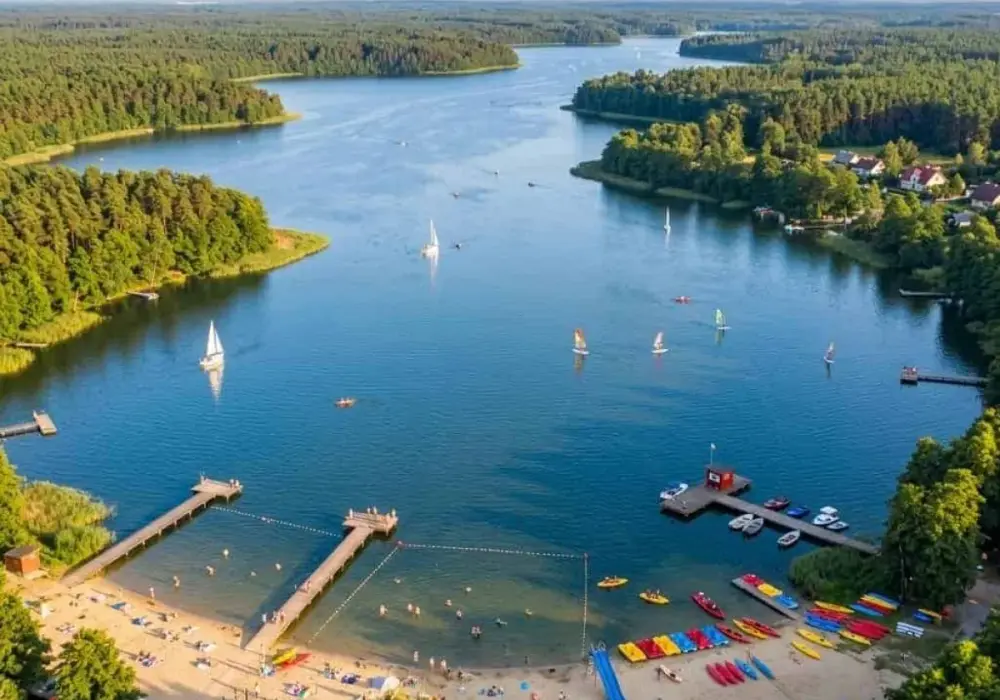 Jezioro Kałębie - plaża, szlak i aktywny wypoczynek