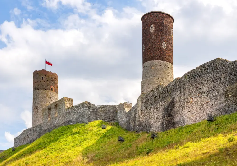 Ciekawe fakty o zamku w Chęcinach, które zaskoczą każdego miłośnika historii