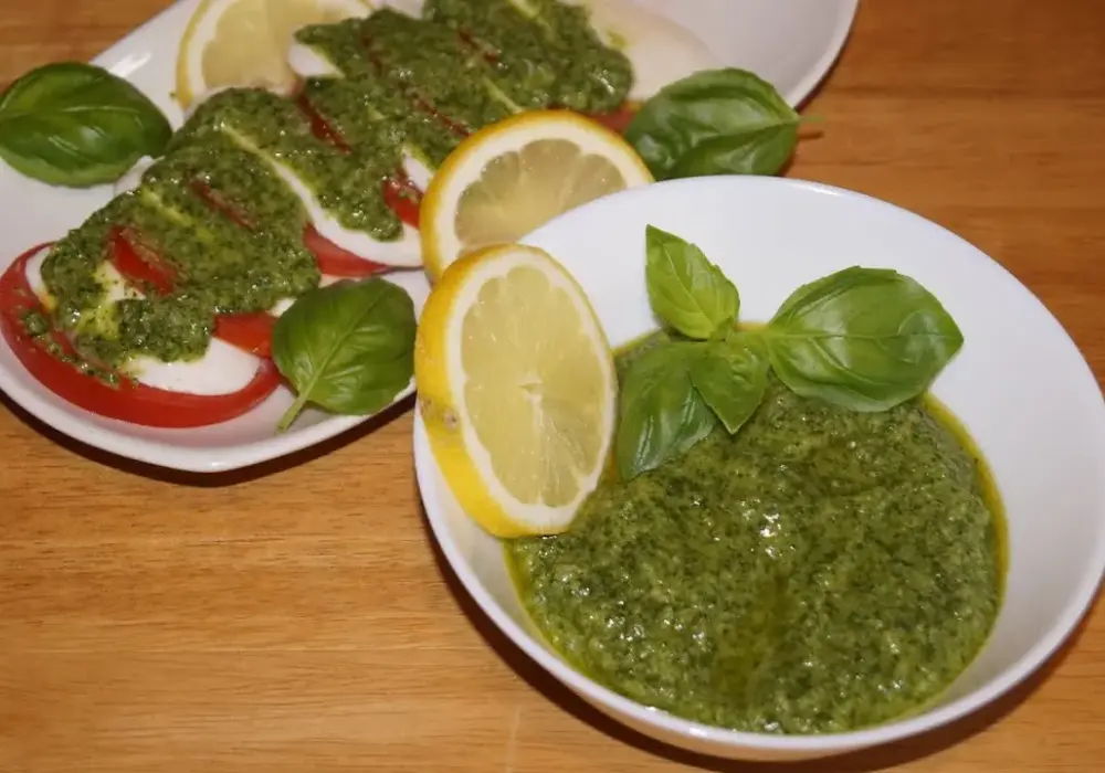 Jak zrobić pesto z bazylii na zimę, aby zachować świeżość i smak