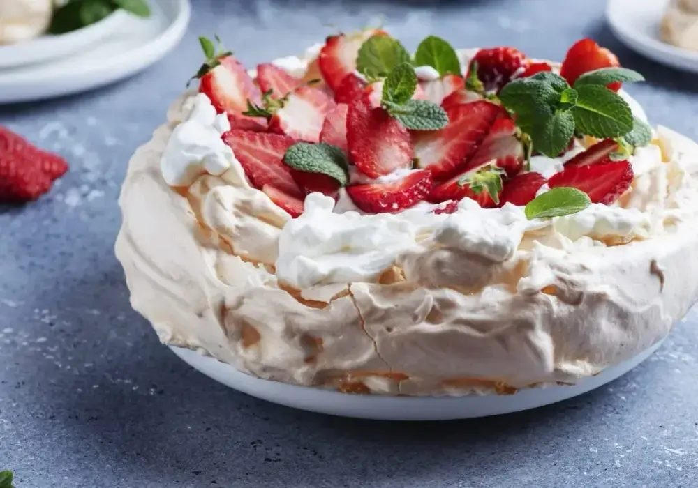 Tort bezowy z mascarpone i bitą śmietaną - sprawdzony przepis