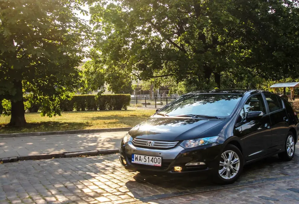 Honda Insight czy warto kupić? Sprawdź zalety i wady tej hybrydy