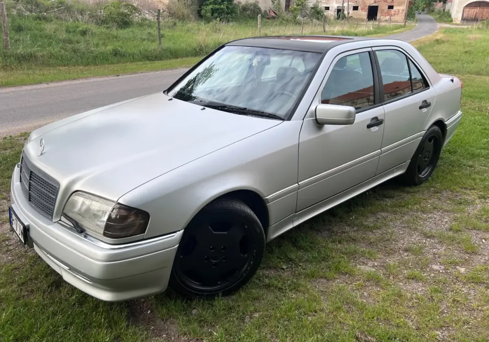 Mercedes-Benz C-Class W202: kluczowe informacje, specyfikacje i opinie