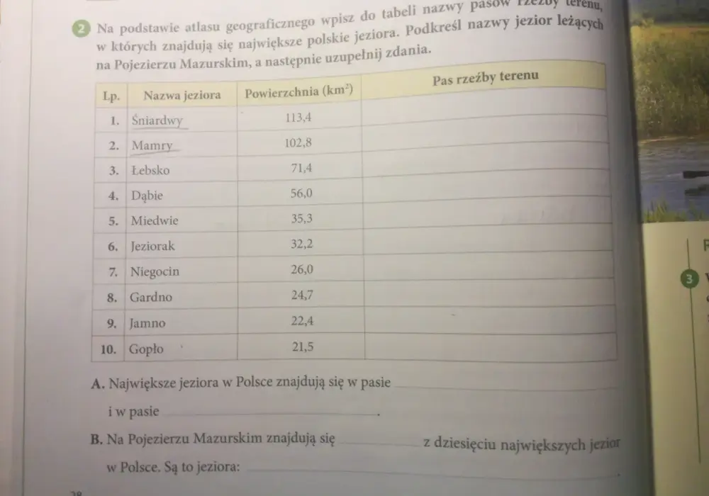Na jakim pasie rzeźby terenu leży jezioro Niegocin w Mazurach?