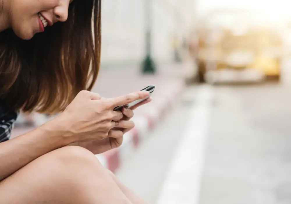 Platformy rozrywkowe online z dogodnymi minimalnymi depozytami: zalety i ograniczenia