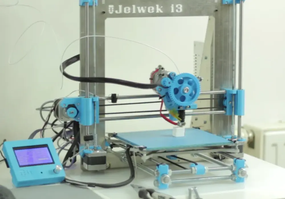 Jak zbudować drukarkę 3D DIY: kompletny poradnik dla majsterkowiczów
