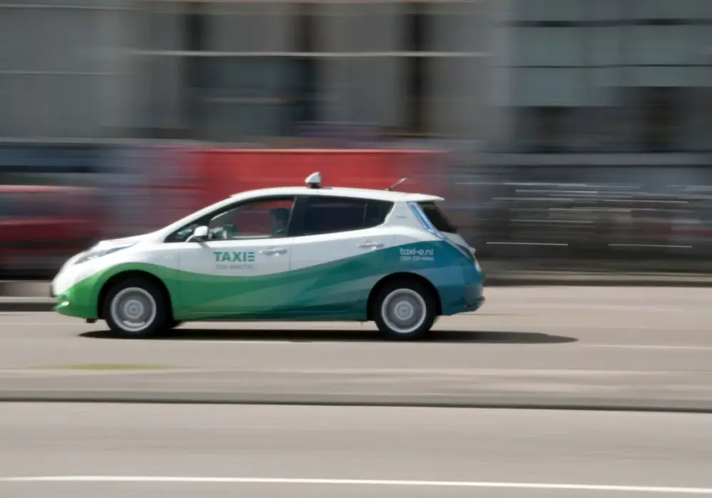 Nissan Leaf ile przejedzie? Zasięg w różnych warunkach i modele