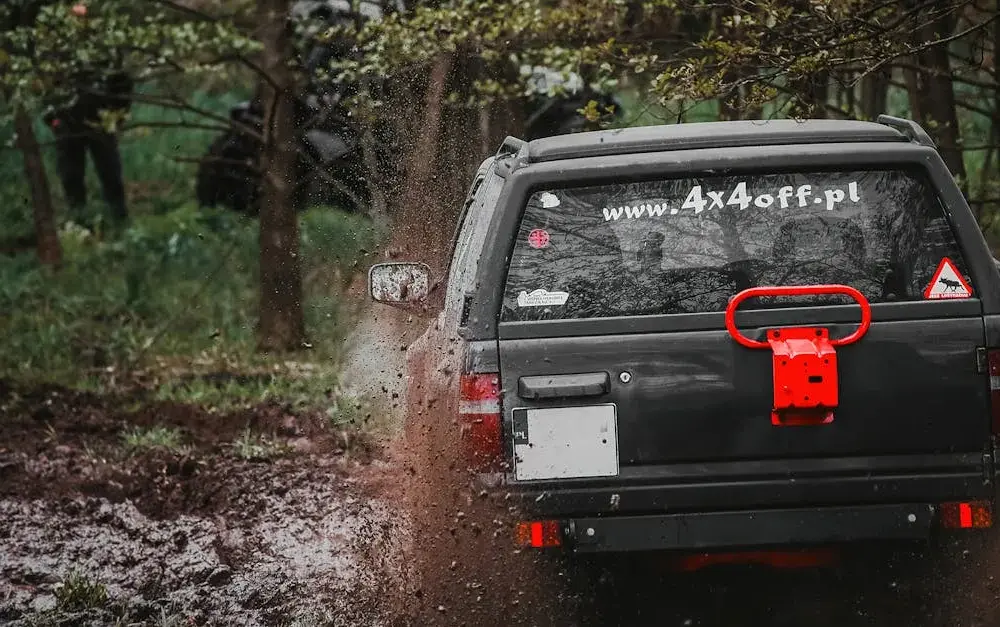 Gdzie poczuć dreszczyk off-roadu w Krakowie? Trasy dla adrenaliny