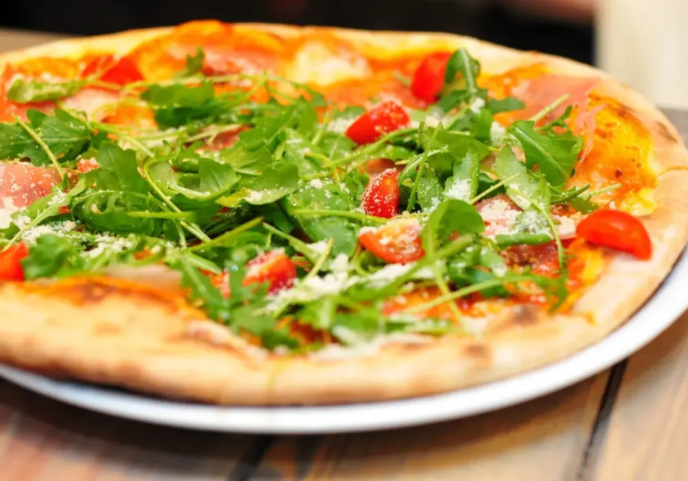 Dlaczego pizza wychodzi twarda? Oto najczęstsze błędy w pieczeniu
