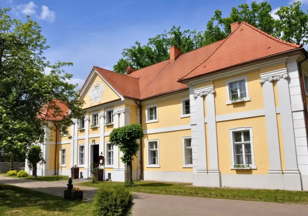 Pałac Sczanieckich w Wąsowie: historia, architektura i praktyczne informacje