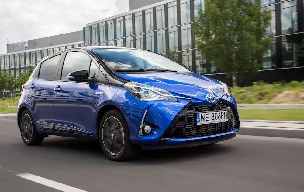 Toyota Yaris Hybrid czy warto? Odkryj ukryte koszty i zalety
