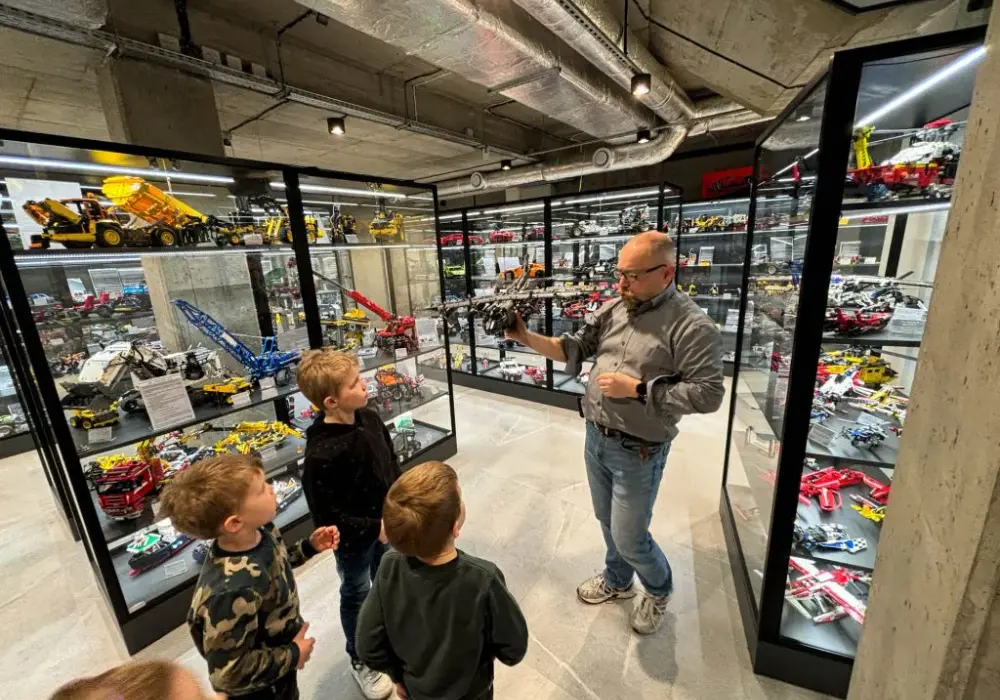 Oto zaskakujący świat klocków na wystawie LEGO w sercu Krakowa