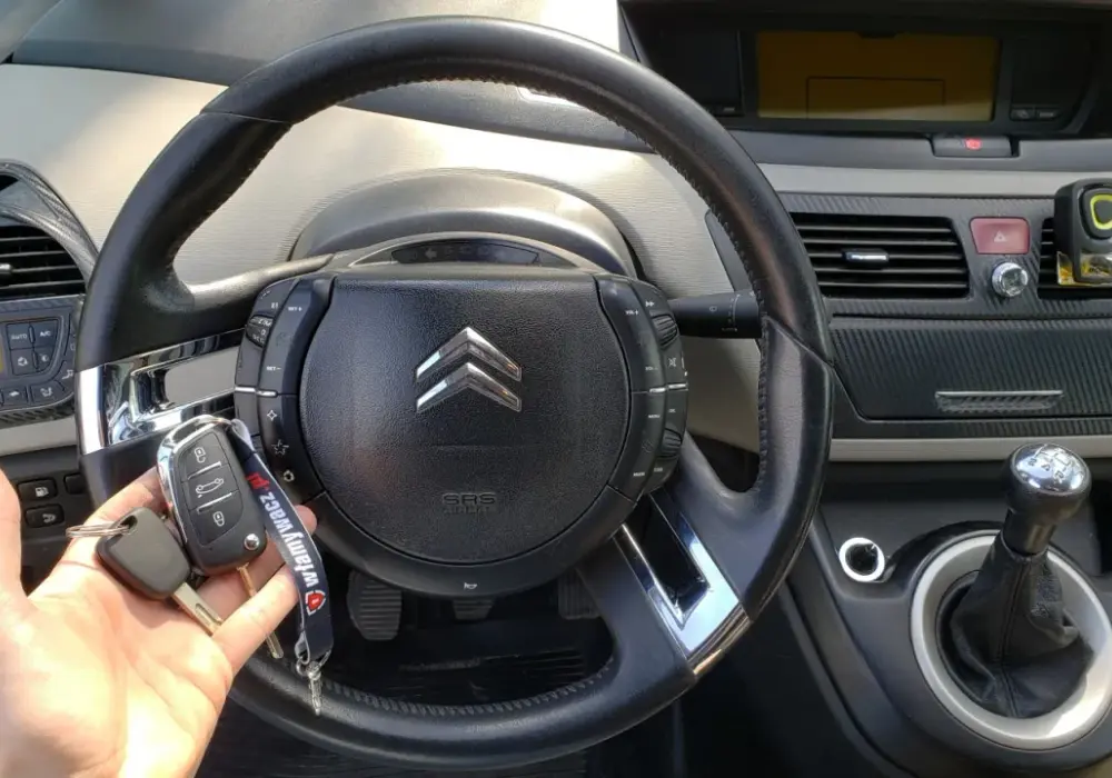 Jak Szybko I Bezpiecznie Otworzyć Citroena C4 Gdy Zatrzasnąłeś Kluczyki