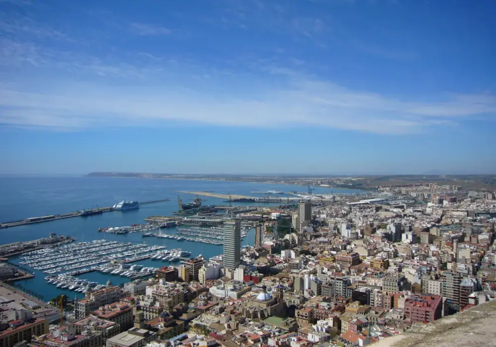 Santa Cruz: Malownicza dzielnica Alicante pełna historii i uroku