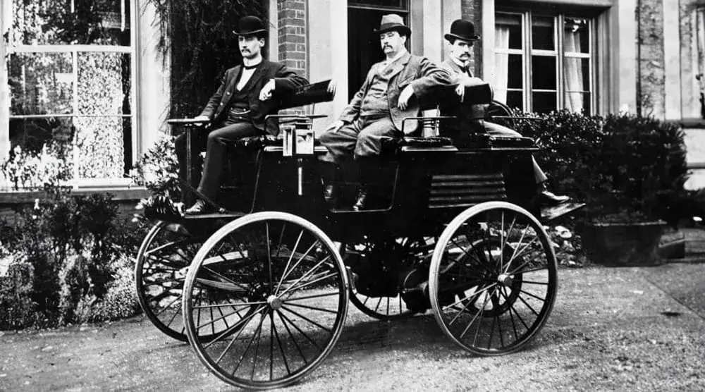 Kiedy powstał pierwszy samochód elektryczny? Odkryj fascynującą historię