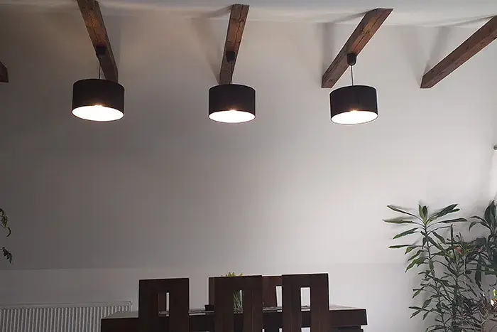 Najlepsze Lampy na Strych - Jak Oświetlić Skośny Dach i Zwiększyć Przestrzeń