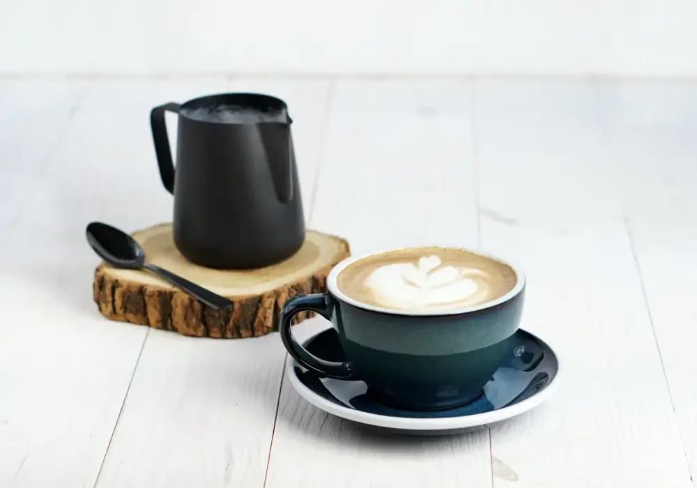 Co to jest kawa flat white? Poznaj jej smak i przygotowanie