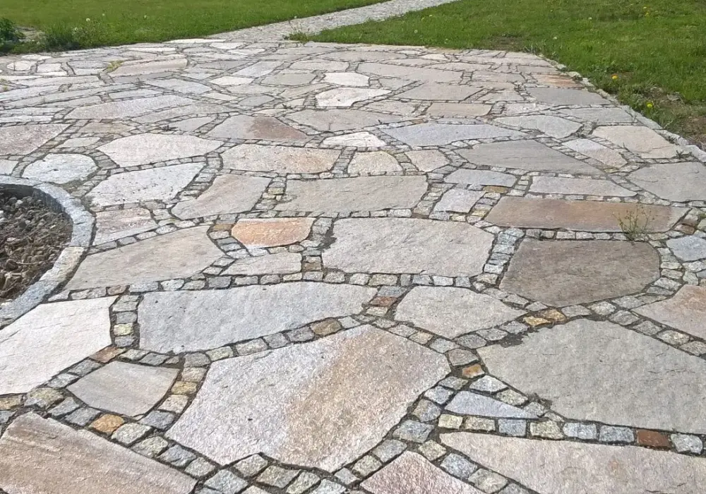 Ile kamienia na podjazd? Porady, koszty i najlepsze rodzaje kamienia