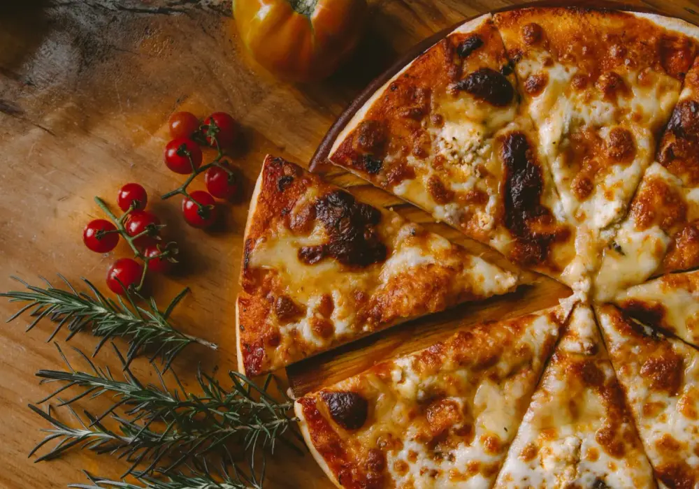 Ile gram ma kawałek pizzy? Zaskakujące fakty o wadze i kaloriach