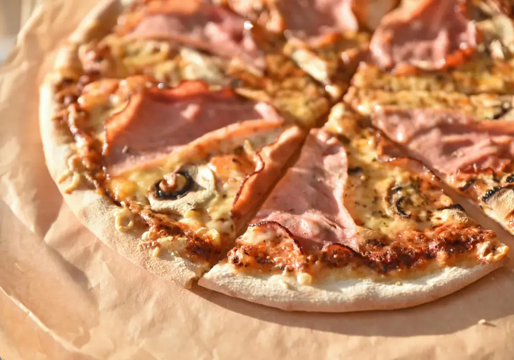 Jak przygotować pieczarki do pizzy, by uniknąć wodnistej konsystencji