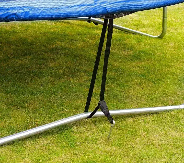 Jakie kotwy do trampoliny wybrać: poradnik bezpiecznego mocowania w ziemi