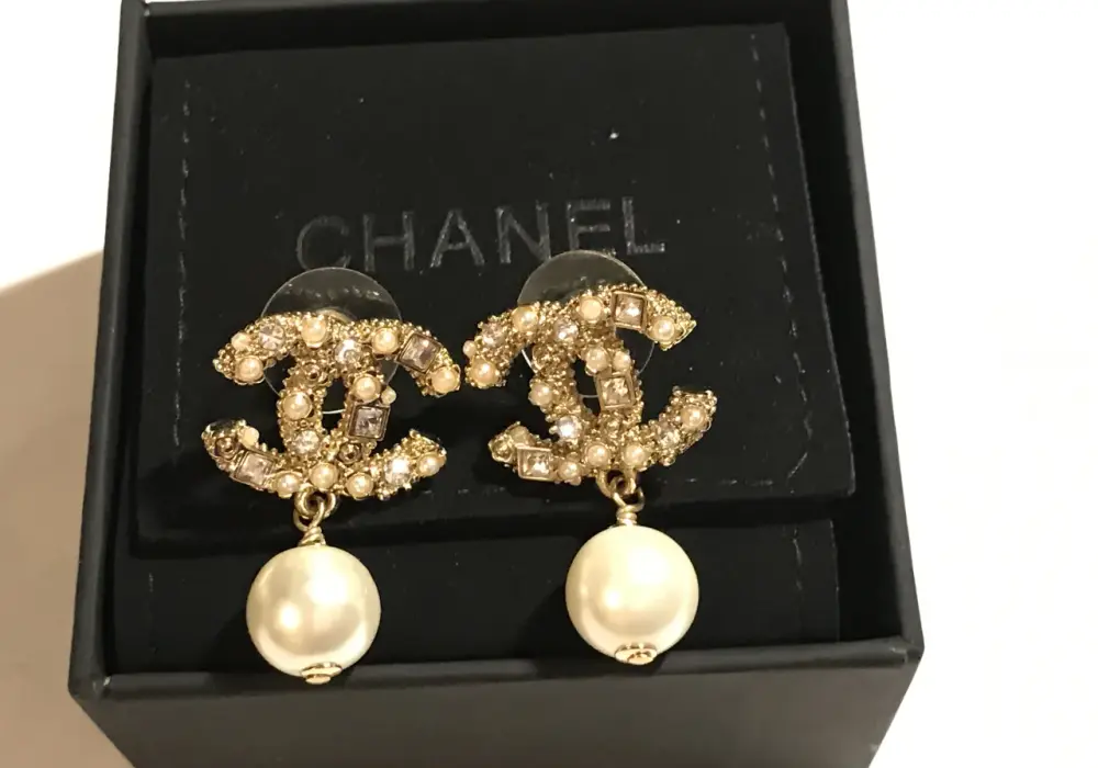 Gdzie kupić biżuterię Chanel - Najlepsze źródła i porady zakupowe