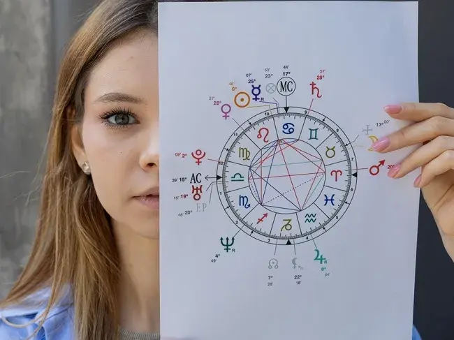 Kto stawia horoskopy? Poznaj tajniki pracy astrologów