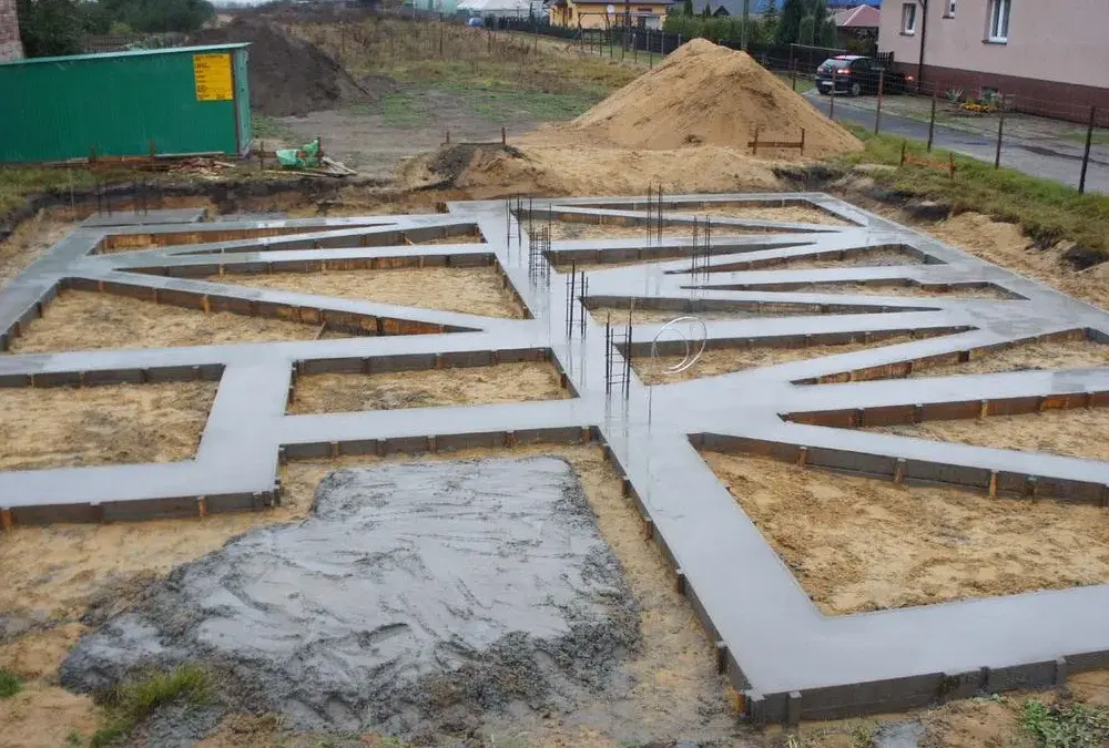 Jaki beton na ławy fundamentowe? Wybierz odpowiednią klasę i uniknij błędów