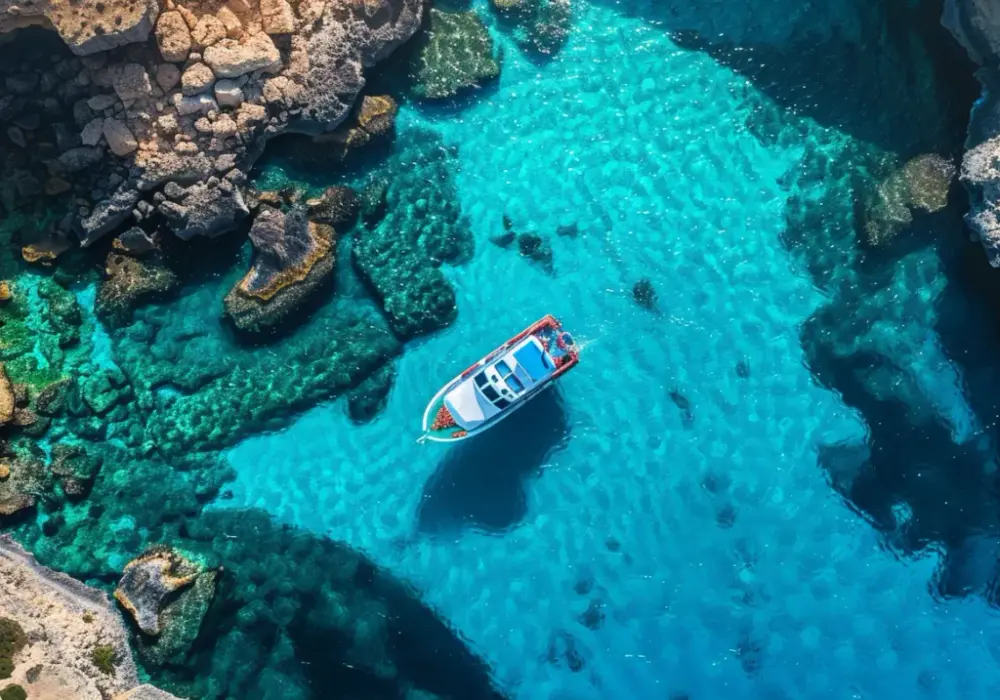 Jak dostać się na Blue Lagoon na Malcie? Rejsy, transport i porady