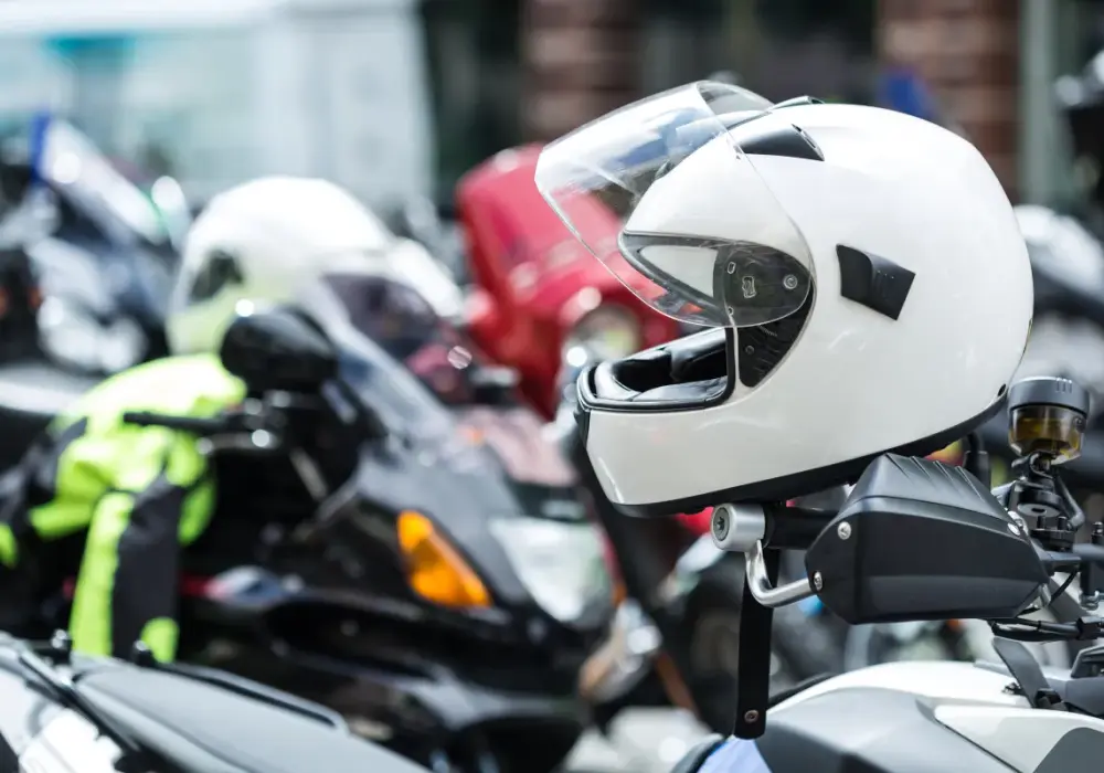 Jak czyścić kask motocyklowy, aby uniknąć nieprzyjemnych zapachów