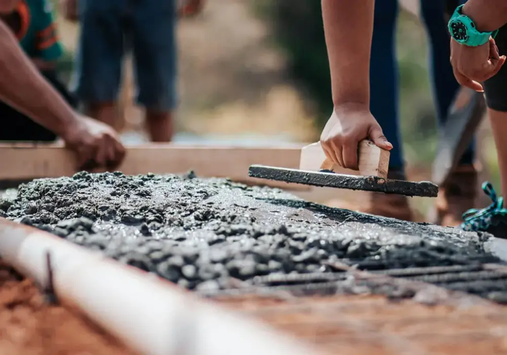 Ile waży kubik betonu? Waga, typy i zastosowania betonu w budownictwie