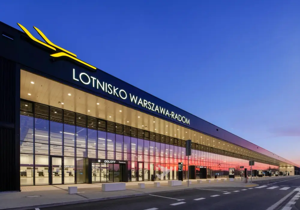 Lotnisko w Radomiu: kluczowe informacje o połączeniach i dojazdach.