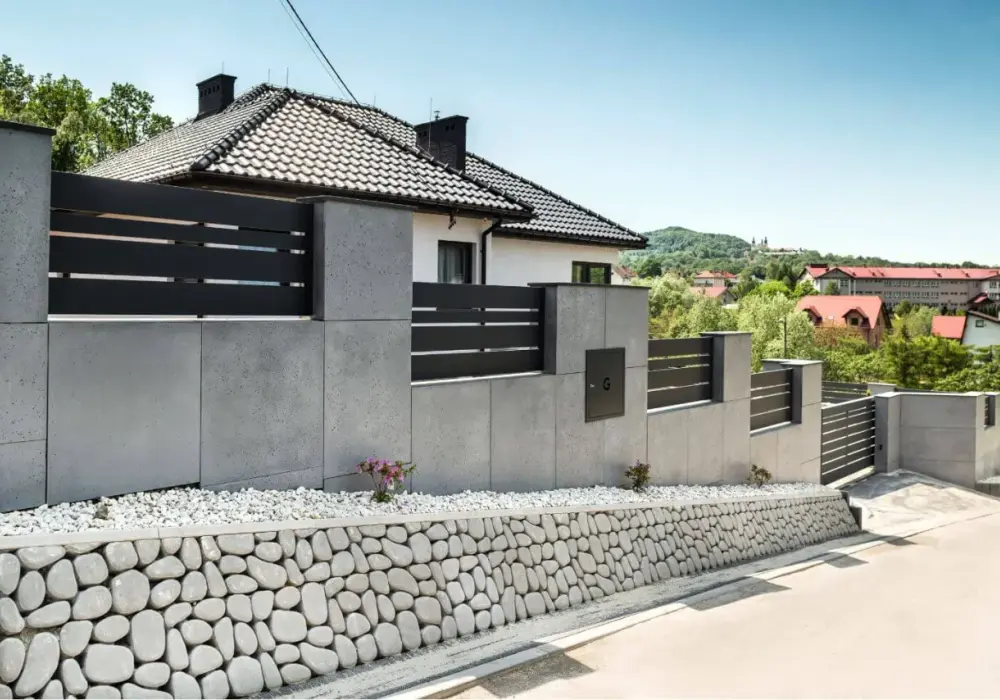 Jak zrobić ogrodzenie z betonu architektonicznego, które zachwyci wszystkich