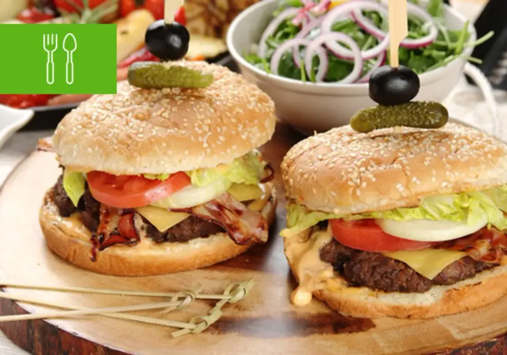 Burger z czym? Odkryj najlepsze dodatki, które zmienią smak!