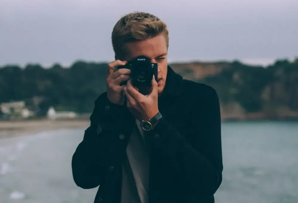 Na czym polega praca fotografa? Odkryj tajniki zawodu i wyzwania