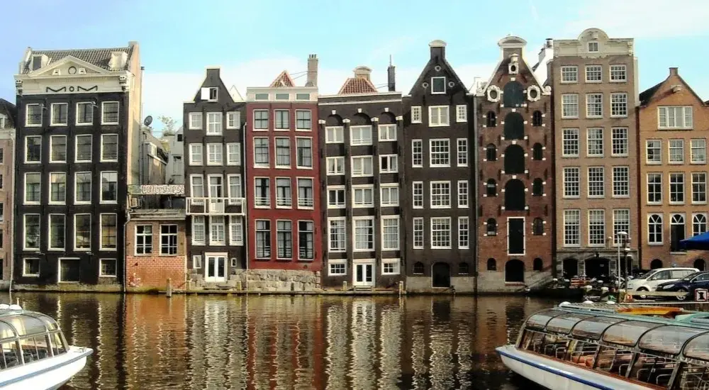 Amsterdam: Kompleksowy poradnik turystyczny - 10 atrakcji miasta