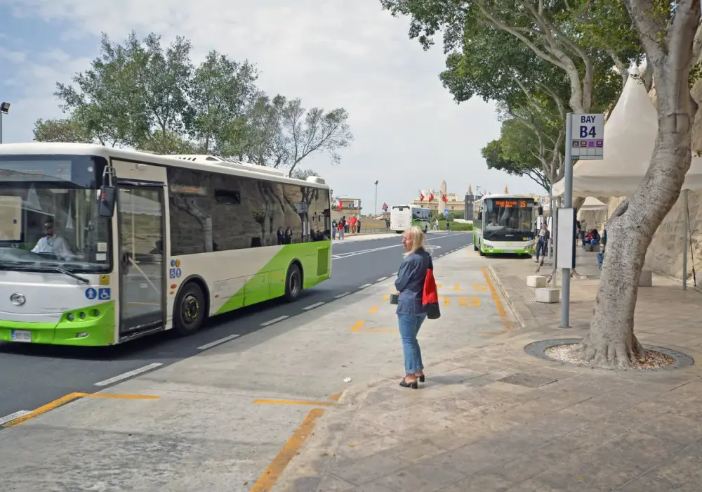 Malta: Dojazd z lotniska - 5 wygodnych opcji transportu