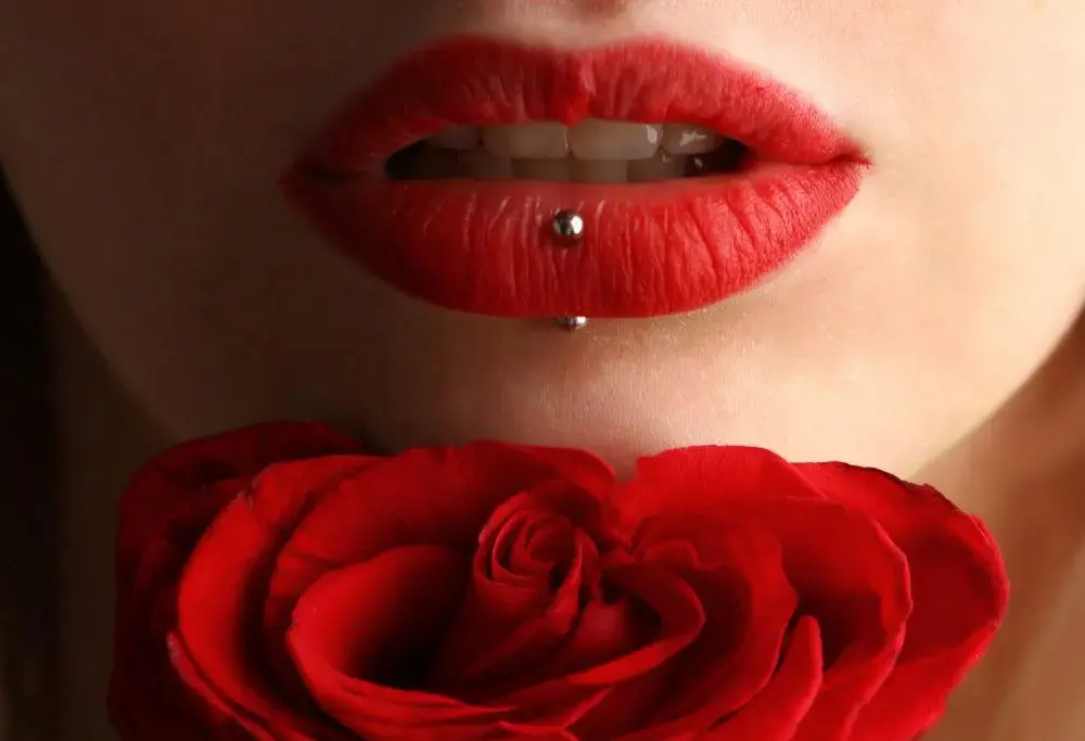 Z czego są kolczyki do piercingu? Bezpieczne materiały i te, których unikać