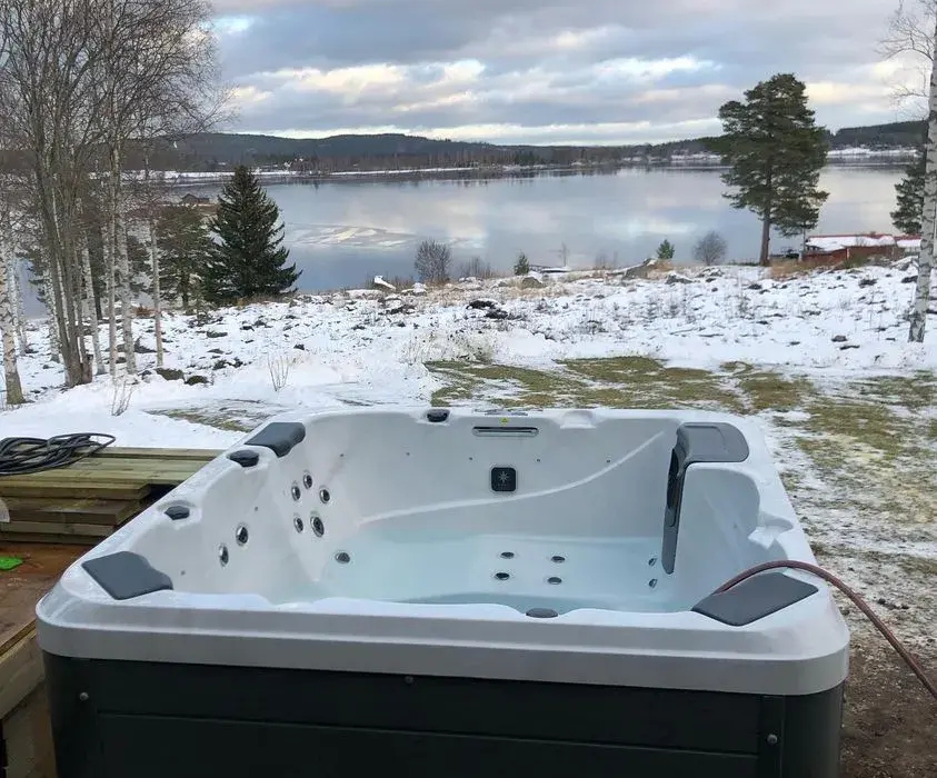 Ile prądu zużywa jacuzzi ogrodowe? Sprawdź, jak obniżyć koszty!