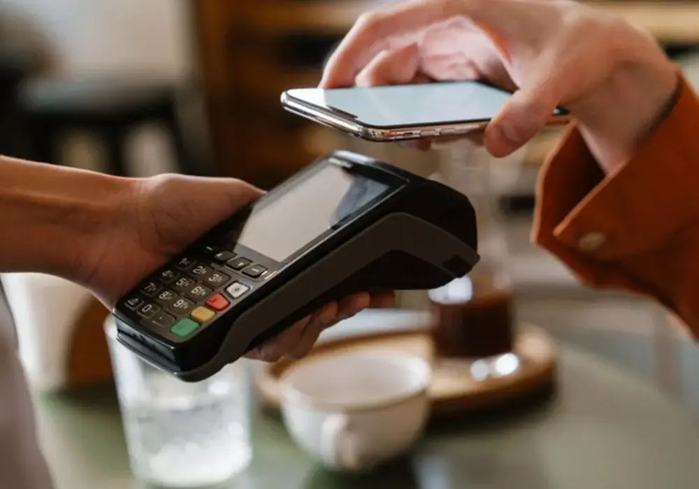 Jak płacić telefonem w Millennium - proste sposoby na mobilne płatności