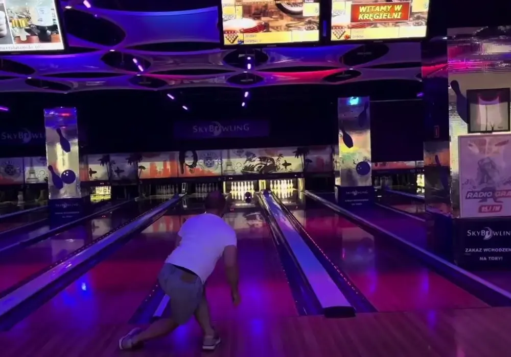 Gdzie zagrać w bowling we Wrocławiu? Sky Tower zaskoczy ofertą