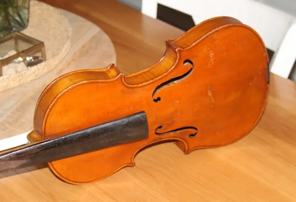 Jak rozpoznać skrzypce lutnicze: 7 kluczowych cech instrumentu