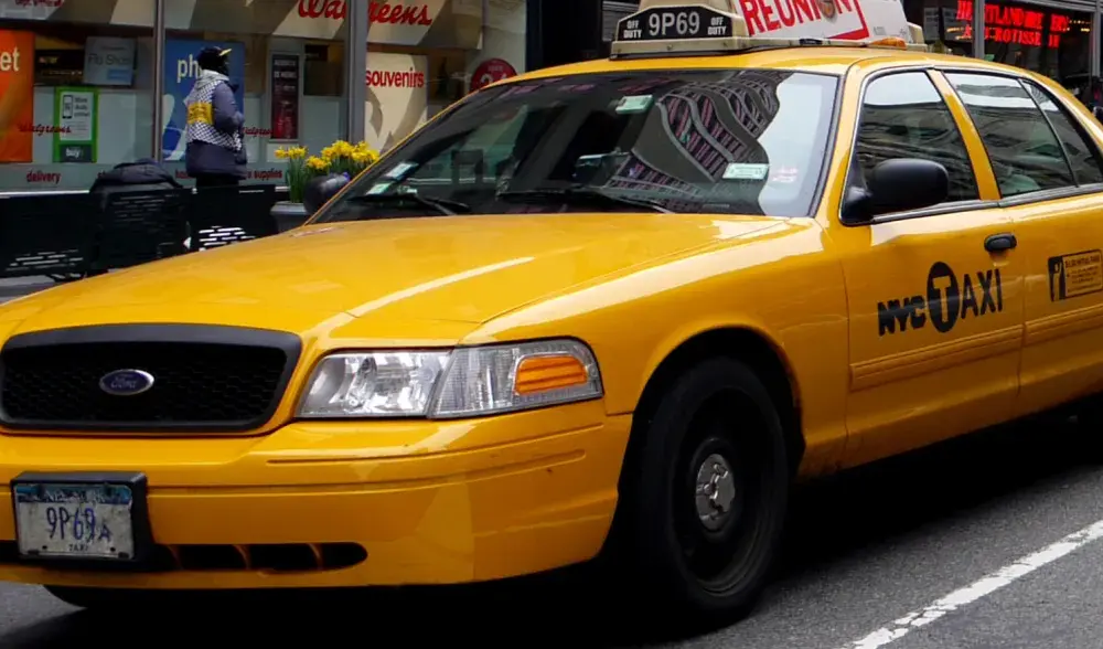 Ford Crown Victoria: Dlaczego zdominował rynek taksówek w USA?
