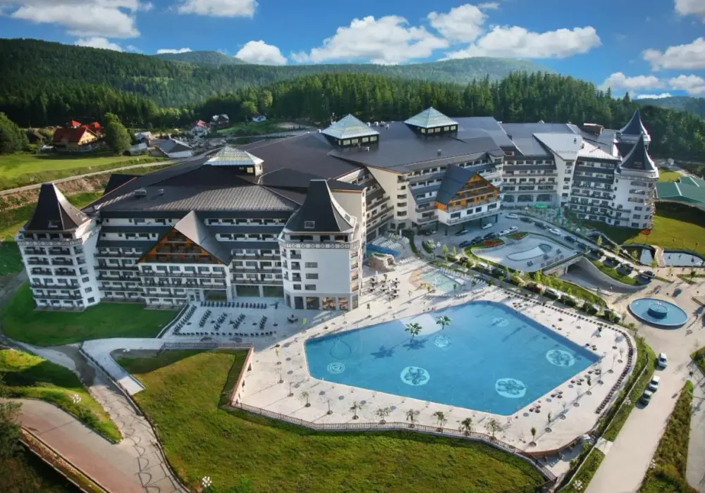 Ile kosztuje nocleg w hotelu Gołębiewski? Ceny pokoi i najem w sezonie