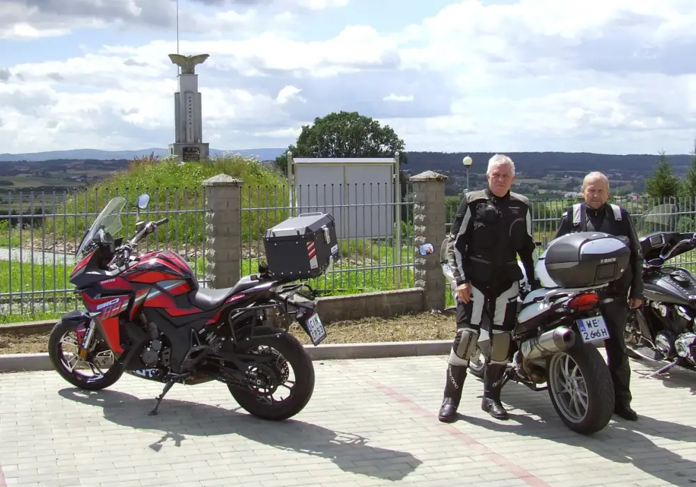 Najlepsze trasy motocyklowe w Podkarpackiem: odkryj ukryte skarby