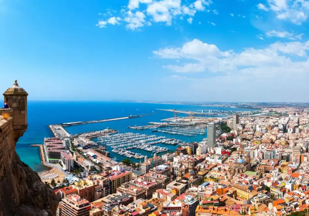 Ile trwa lot do Alicante? Poznaj rzeczywisty czas podróży samolotem