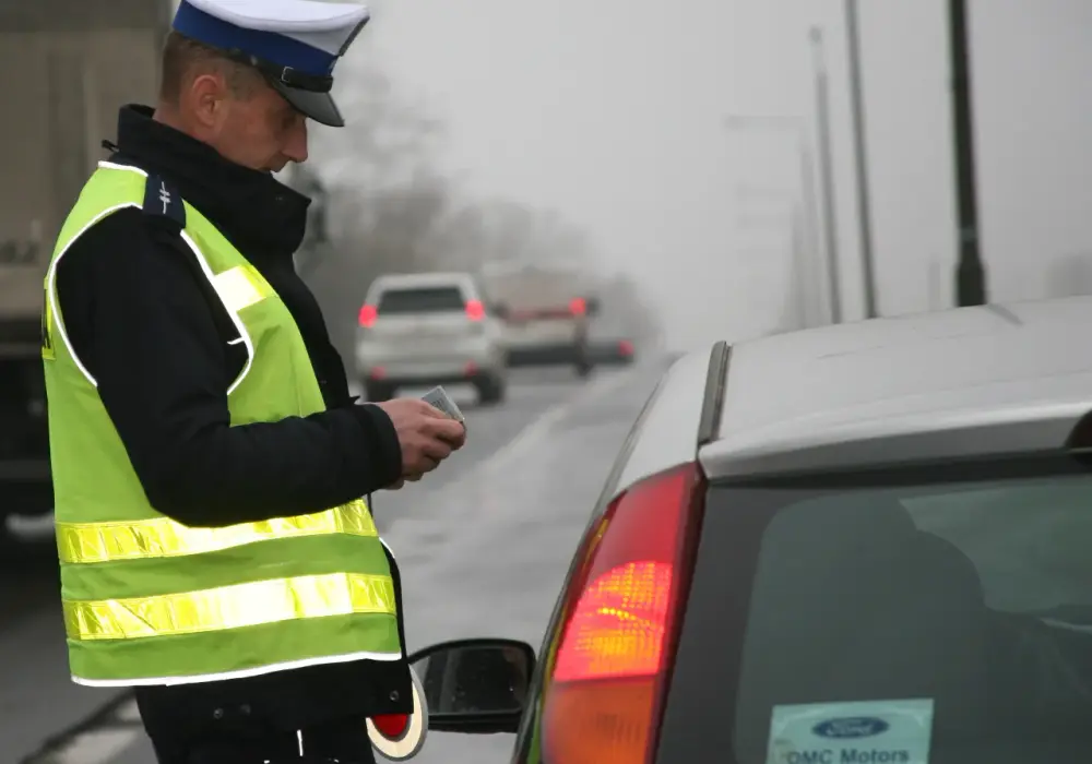 Bez pasów bezpieczeństwa? Poznaj wyjątkowe sytuacje i przepisy drogowe