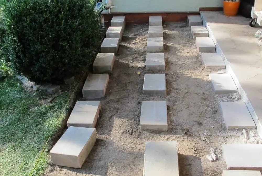 Bloczki betonowe pod taras: jak zbudować trwały fundament