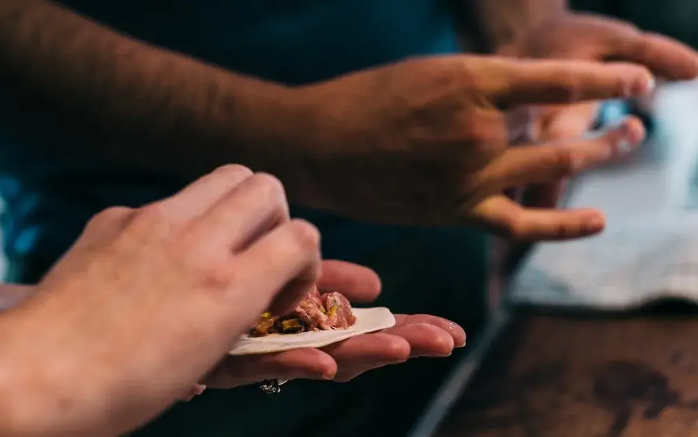 Jak przetrwać trudne rozstanie z partnerem? Porady krok po kroku